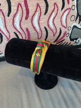 Load image into Gallery viewer, Bee Knot Headband