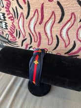 Load image into Gallery viewer, Bee Knot Headband