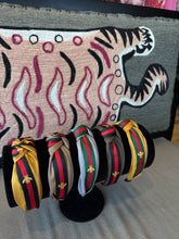 Load image into Gallery viewer, Bee Knot Headband
