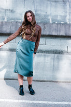 Load image into Gallery viewer, Leopard Mock Neck Fitted Knit Top