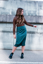 Load image into Gallery viewer, Leopard Mock Neck Fitted Knit Top