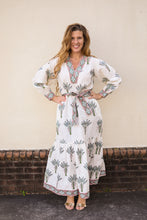 Load image into Gallery viewer, Capri Palm Linen Dress
