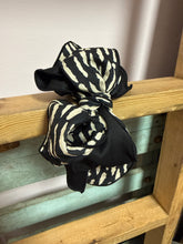 Load image into Gallery viewer, Bow Headband
