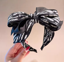 Load image into Gallery viewer, Bow Headband
