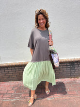 Load image into Gallery viewer, Sample Plus Dresses
